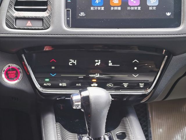 認證車 頂級S版 全程原廠保養 底盤安淨無漏油 內裝乾淨無異味 車美便宜賣 享2年5萬保固 0頭款 可全貸  第14張相片