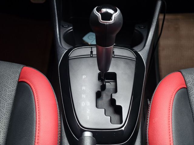 認證車 GT-LINE版 只跑6萬多 帥氣外型 精緻內裝 配備豐富 歡迎預約試乘 0頭款 可全貸  第13張相片