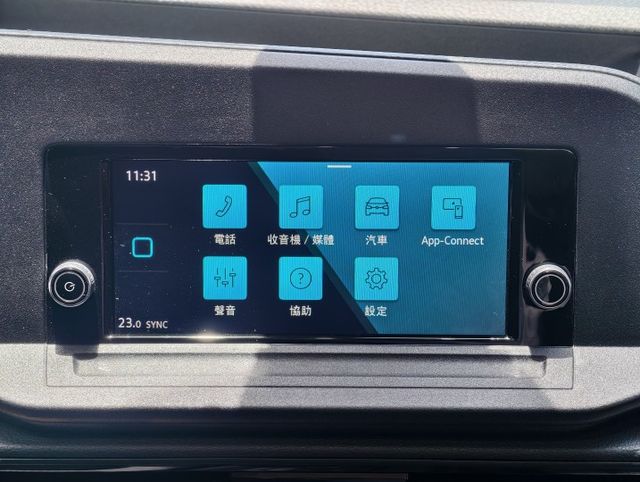 認證車 原廠5年保固中 CADDY California 露營車 輕巧車型 功能齊全 車床 瓦斯爐 桌椅 0頭款 可全貸  第11張相片