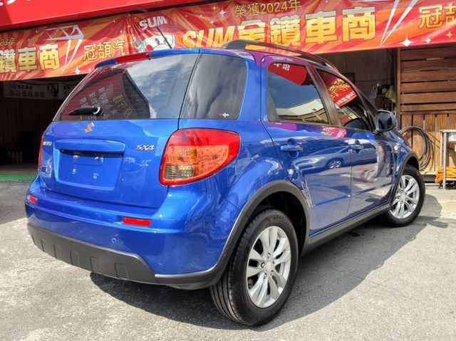 認證車 日本原裝進口 跑少 車況讚 I-KEY DVD 跨界休旅車 座高視野好 好開好養又省油 最佳代步車首選  第2張相片