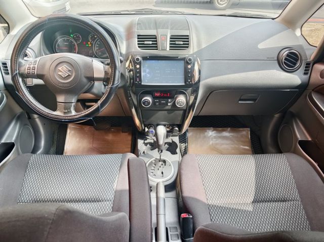 認證車 日本原裝進口 跑少 車況讚 I-KEY DVD 跨界休旅車 座高視野好 好開好養又省油 最佳代步車首選  第6張相片