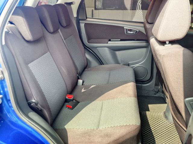 認證車 日本原裝進口 跑少 車況讚 I-KEY DVD 跨界休旅車 座高視野好 好開好養又省油 最佳代步車首選  第8張相片