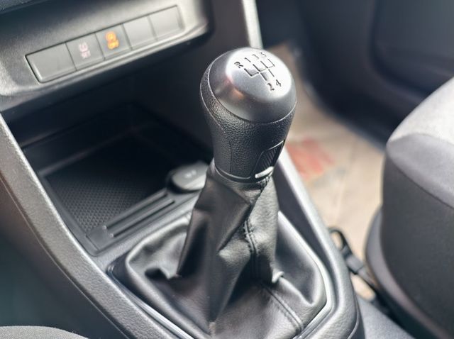 認證車 1.2 TSI 貨車版 稅金極省 油耗極低 好開沒毛病 工作的好幫手 0頭款 可全貸  第9張相片