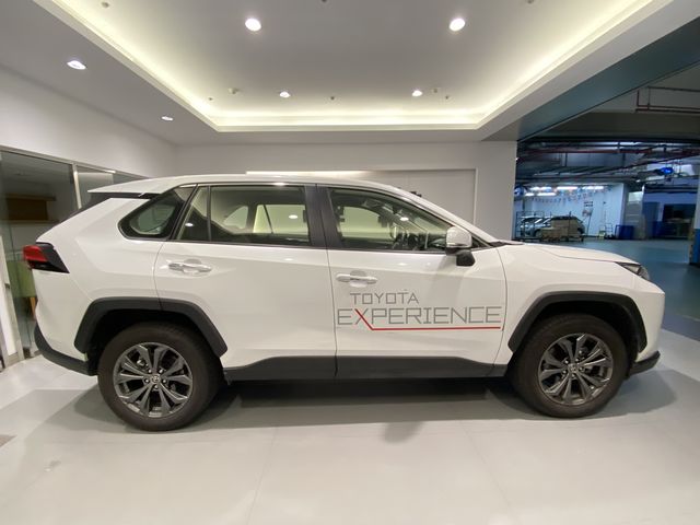 RAV4 2.0  第4張相片
