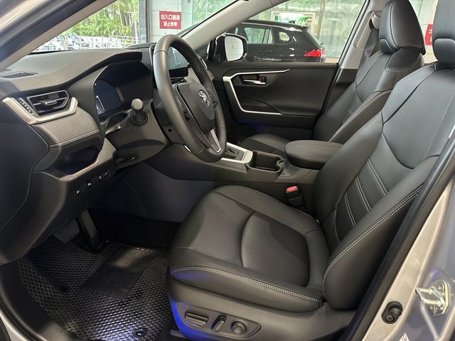 RAV4 2.0  第8張相片