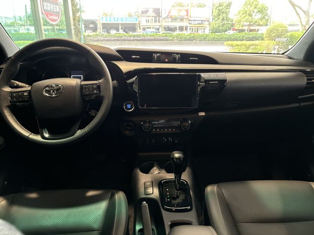 HILUX 2.8  第7張相片