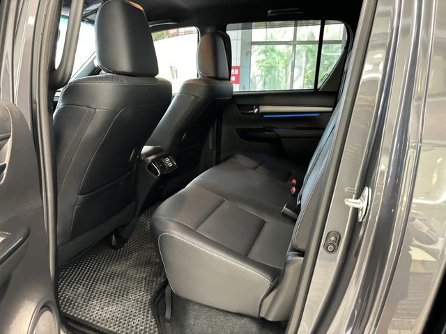 HILUX 2.8  第9張相片