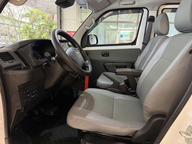 TOWN ACE VAN 5人  第8張相片