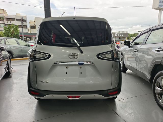 SIENTA 1.8  第5張相片