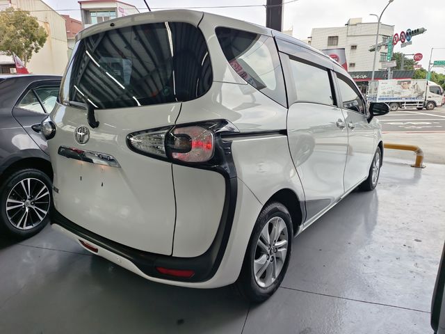 SIENTA 1.8  第4張相片