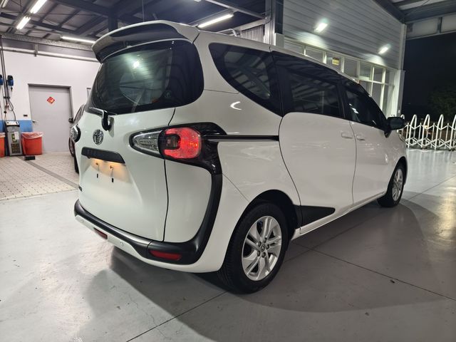 SIENTA 1.8  第5張相片