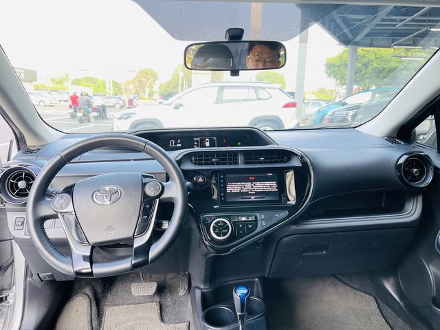 PRIUS C 1.5  第7張相片