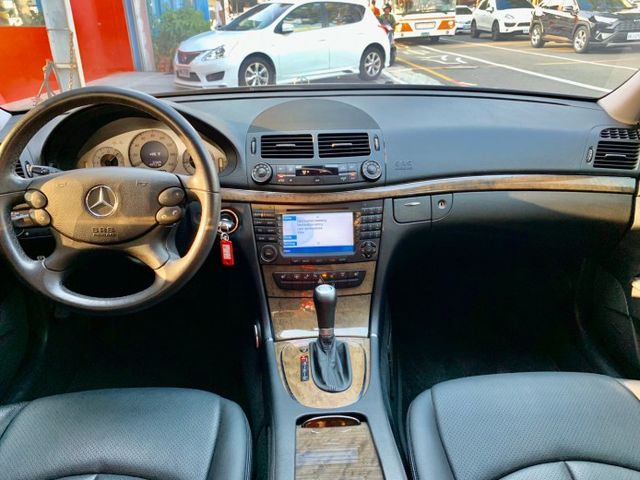 2008 E350 購好車鎔易!!實在優惠!!貼背有感3.5經典V6引擎!!全景天窗/多功能方向盤/加熱座椅..  第7張相片