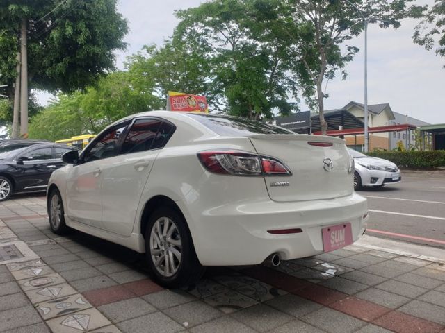 馬3 ZOOM天窗小改款五大保證1無重大事故 2 無泡水 3里程保證 4無變造車身引擎5無做過小黃計程車計程車.  第7張相片