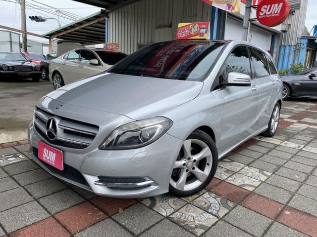 M-BENZ 2013年五月出廠.B200 CDI 柴油1.8小改款‧車庫車‧全景天窗‧鋼圈‧全車原版件.跑14萬多公里  第1張相片
