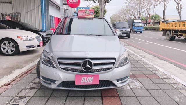 M-BENZ 2013年五月出廠.B200 CDI 柴油1.8小改款‧車庫車‧全景天窗‧鋼圈‧全車原版件.跑14萬多公里  第2張相片