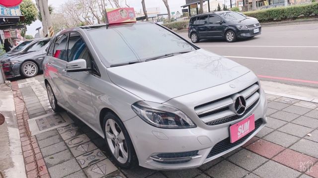 M-BENZ 2013年五月出廠.B200 CDI 柴油1.8小改款‧車庫車‧全景天窗‧鋼圈‧全車原版件.跑14萬多公里  第3張相片