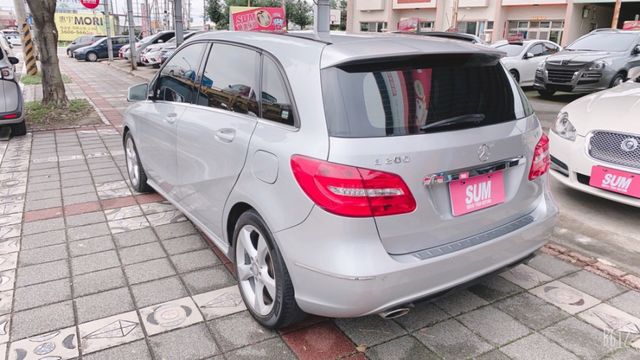 M-BENZ 2013年五月出廠.B200 CDI 柴油1.8小改款‧車庫車‧全景天窗‧鋼圈‧全車原版件.跑14萬多公里  第4張相片