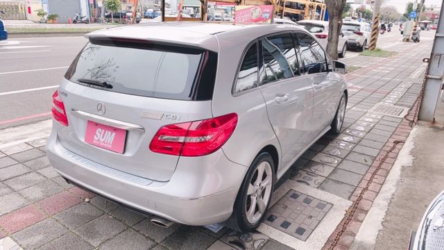 M-BENZ 2013年五月出廠.B200 CDI 柴油1.8小改款‧車庫車‧全景天窗‧鋼圈‧全車原版件.跑14萬多公里  第5張相片