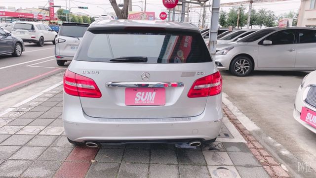 M-BENZ 2013年五月出廠.B200 CDI 柴油1.8小改款‧車庫車‧全景天窗‧鋼圈‧全車原版件.跑14萬多公里  第6張相片