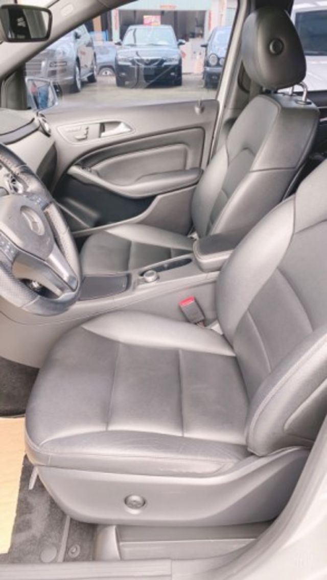 M-BENZ 2013年五月出廠.B200 CDI 柴油1.8小改款‧車庫車‧全景天窗‧鋼圈‧全車原版件.跑14萬多公里  第10張相片