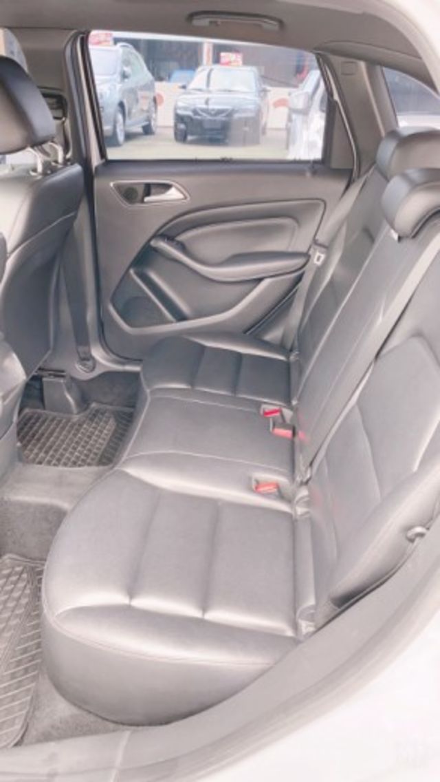 M-BENZ 2013年五月出廠.B200 CDI 柴油1.8小改款‧車庫車‧全景天窗‧鋼圈‧全車原版件.跑14萬多公里  第12張相片