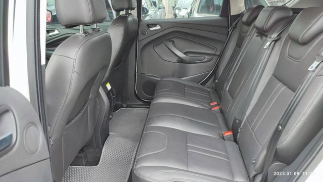 2015年FORD KUGA2.0旗艦版 新車價119.8萬 年前特惠價.挑戰全台最優.電動天窗.腳踢尾門...  第12張相片