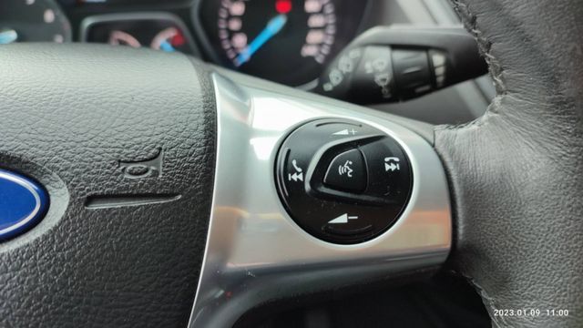 2015年FORD KUGA2.0旗艦版 新車價119.8萬 年前特惠價.挑戰全台最優.電動天窗.腳踢尾門...  第14張相片