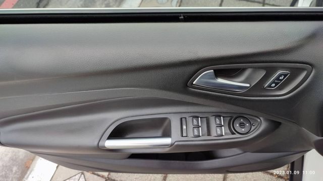 2015年FORD KUGA2.0旗艦版 新車價119.8萬 年前特惠價.挑戰全台最優.電動天窗.腳踢尾門...  第16張相片