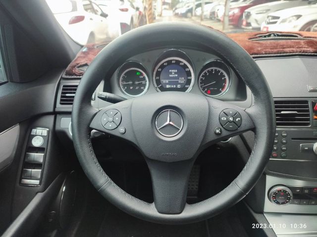 正2009 BENZ W204 C300 新上架只要28.8萬 輕鬆圓夢三芒星 入主賓士炙手可熱C-CLASS  第8張相片