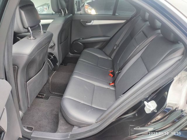 正2009 BENZ W204 C300 新上架只要28.8萬 輕鬆圓夢三芒星 入主賓士炙手可熱C-CLASS  第10張相片