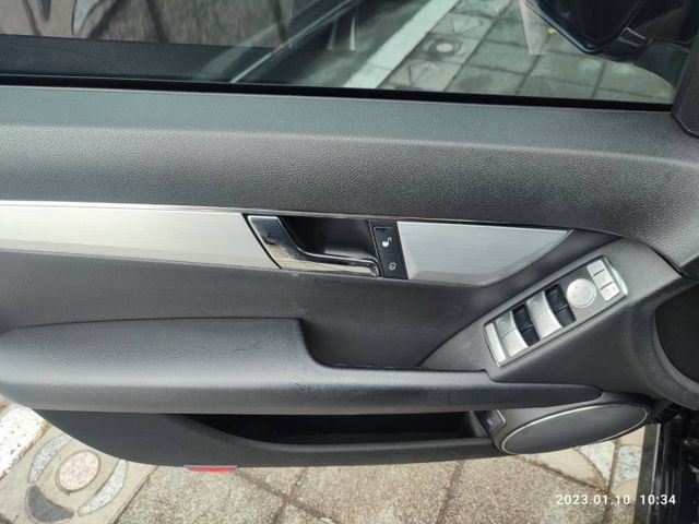 正2009 BENZ W204 C300 新上架只要28.8萬 輕鬆圓夢三芒星 入主賓士炙手可熱C-CLASS  第11張相片