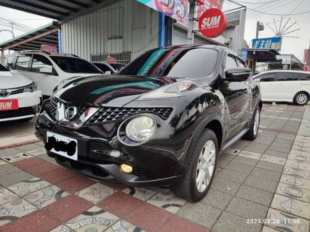 日產JUKE TURBO 4WD HID實跑2萬多公里加選原廠360環景 全車原漆認證車新車價128萬190匹強悍馬力  第1張相片