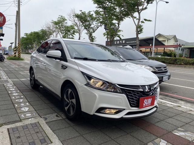 2016年 Luxgen  S3  1.6L 尊爵型 原鈑件 環景 定速 恆溫  倒車顯影 舒適安全 小資族首選代步款  第3張相片
