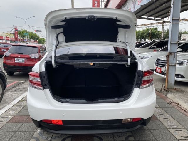 2016年 Luxgen  S3  1.6L 尊爵型 原鈑件 環景 定速 恆溫  倒車顯影 舒適安全 小資族首選代步款  第7張相片