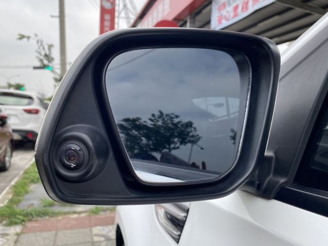 2016年 Luxgen  S3  1.6L 尊爵型 原鈑件 環景 定速 恆溫  倒車顯影 舒適安全 小資族首選代步款  第19張相片