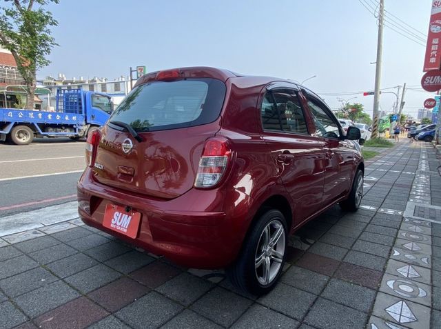 2018年 Nissan  March  1.5cc 傳奇版 原鈑件 外型圓潤可愛 小巧靈活 寬敞空間 最貼心的都市小車  第5張相片