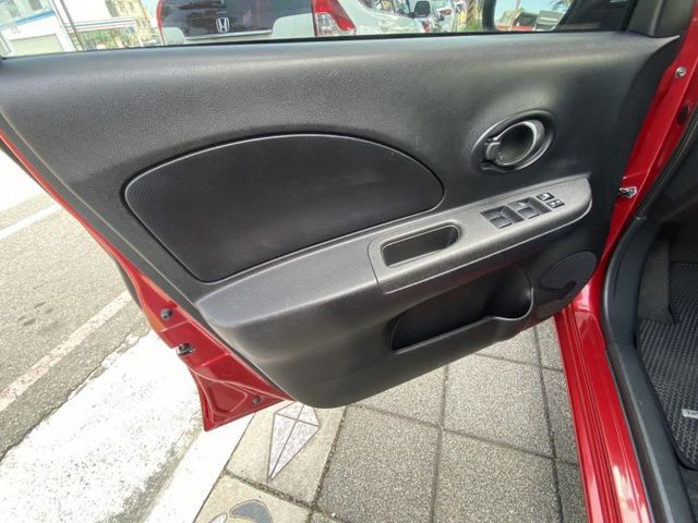 2018年 Nissan  March  1.5cc 傳奇版 原鈑件 外型圓潤可愛 小巧靈活 寬敞空間 最貼心的都市小車  第15張相片