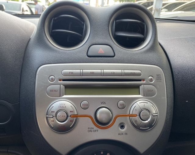 2018年 Nissan  March  1.5cc 傳奇版 原鈑件 外型圓潤可愛 小巧靈活 寬敞空間 最貼心的都市小車  第17張相片