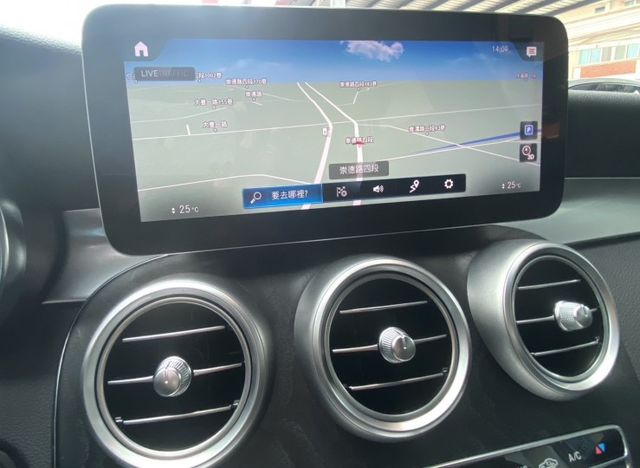 2021年式 M-BENZ GLC300 AMG 4MATIC 2.0 總代理 輕油電 僅跑5萬公里 最暢銷德系休旅車  第19張相片