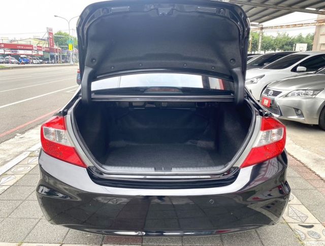 2012年 HONDA  Civic  K14  1.8  VTi 原鈑件 恆溫 定速 舒適好開 養護不費心 經典不敗款  第7張相片