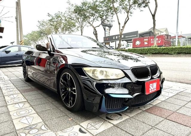 2010年 BMW  335i Convertible 雙門硬頂敞篷轎跑 大馬力 市場稀有車種 魅力十足 開出去就是帥  第3張相片