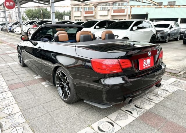 2010年 BMW  335i Convertible 雙門硬頂敞篷轎跑 大馬力 市場稀有車種 魅力十足 開出去就是帥  第4張相片