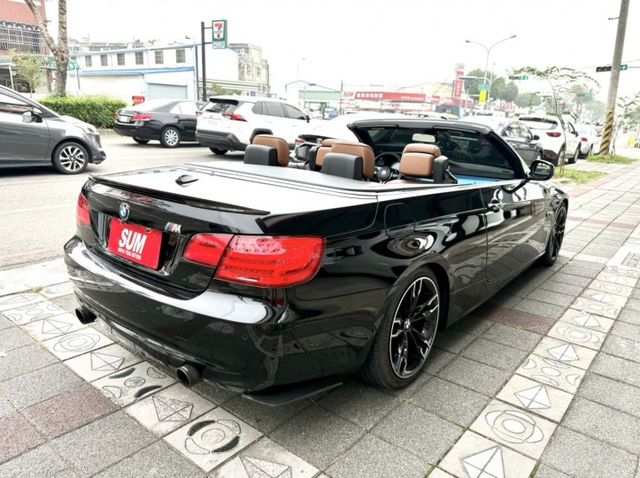 2010年 BMW  335i Convertible 雙門硬頂敞篷轎跑 大馬力 市場稀有車種 魅力十足 開出去就是帥  第5張相片