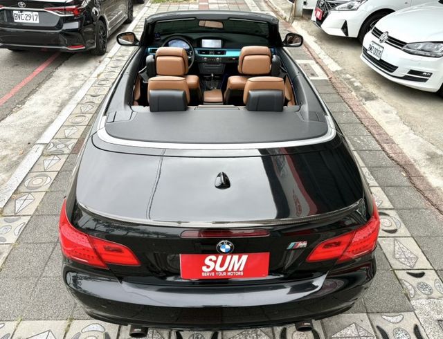 2010年 BMW  335i Convertible 雙門硬頂敞篷轎跑 大馬力 市場稀有車種 魅力十足 開出去就是帥  第7張相片