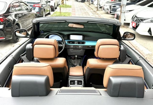 2010年 BMW  335i Convertible 雙門硬頂敞篷轎跑 大馬力 市場稀有車種 魅力十足 開出去就是帥  第8張相片