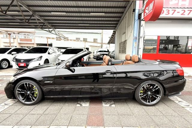 2010年 BMW  335i Convertible 雙門硬頂敞篷轎跑 大馬力 市場稀有車種 魅力十足 開出去就是帥  第9張相片