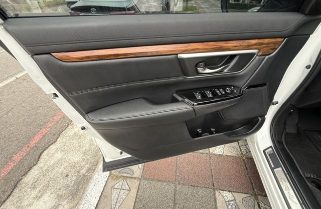 2019年 HONDA  CR-V  1.5 S版 原鈑件 ACC跟車 全景天窗 電尾門 空間大 省油 超熱銷運動休旅  第17張相片