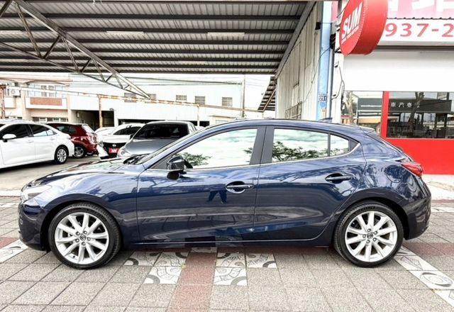 2019年 Mazda 3 5D 2.0 尊榮安全版 原鈑件 ACC跟車 恆溫 電動座椅 魂動美型設計 年輕人的愛款  第9張相片