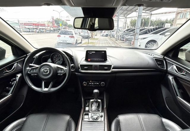 2019年 Mazda 3 5D 2.0 尊榮安全版 原鈑件 ACC跟車 恆溫 電動座椅 魂動美型設計 年輕人的愛款  第12張相片